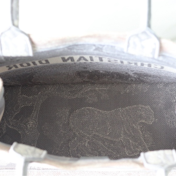 Christian Dior Medium Embroidered Toile De Jouy Light Grey Canvas Tote - Picture 9 of 10